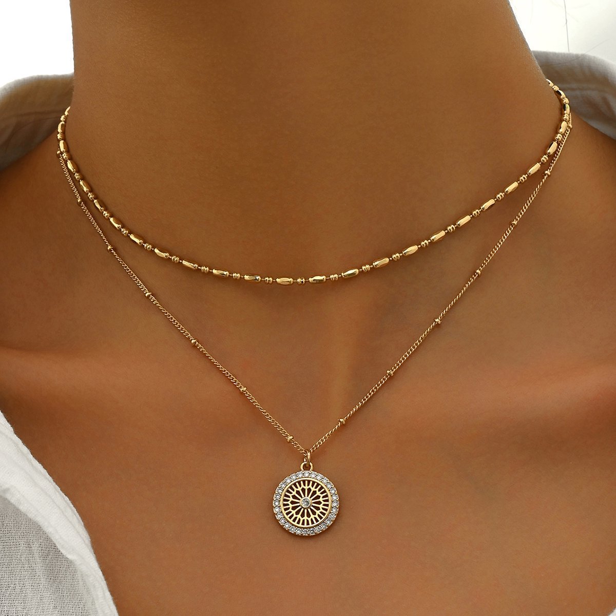 Elegant Gold Layered Necklace Set With Crystal Medallion  Pendant - Chic And Versatile Jewelry For Women